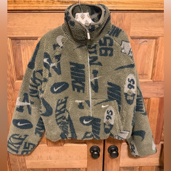 NWT Women’s Nike Sportswear High-Pile Fleece Zip- Up Jacket - Picture 5 of 13